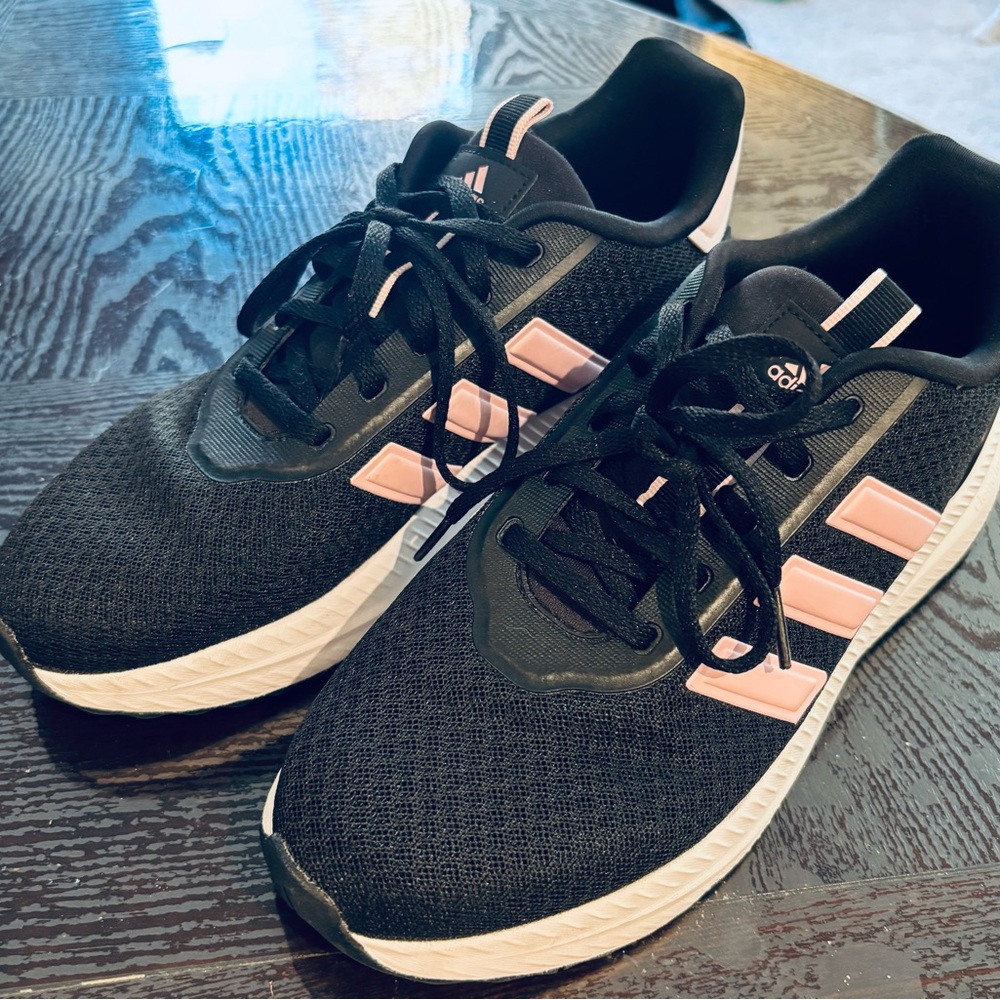 Adidas Women's Black and Pink Sneakers 7.5 Women’s like new condition!